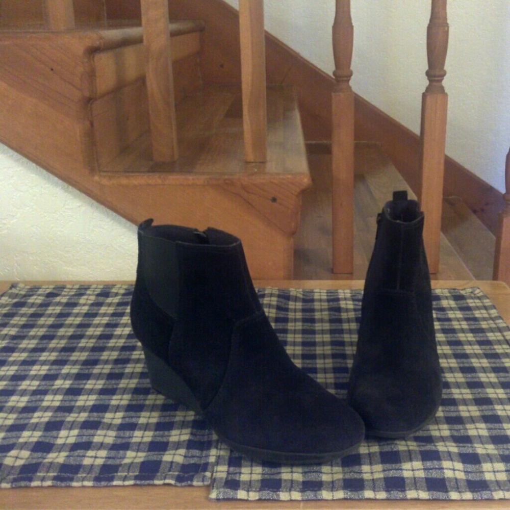 Clark's  wedge ankle boots 9 suede leather booties